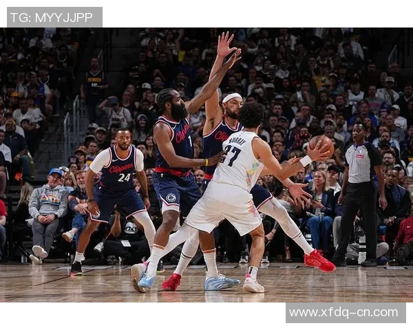 快船大胜活塞,乔治高效砍下33分,掌控比赛 快船大胜活塞,乔治高效砍下33分,掌控比赛